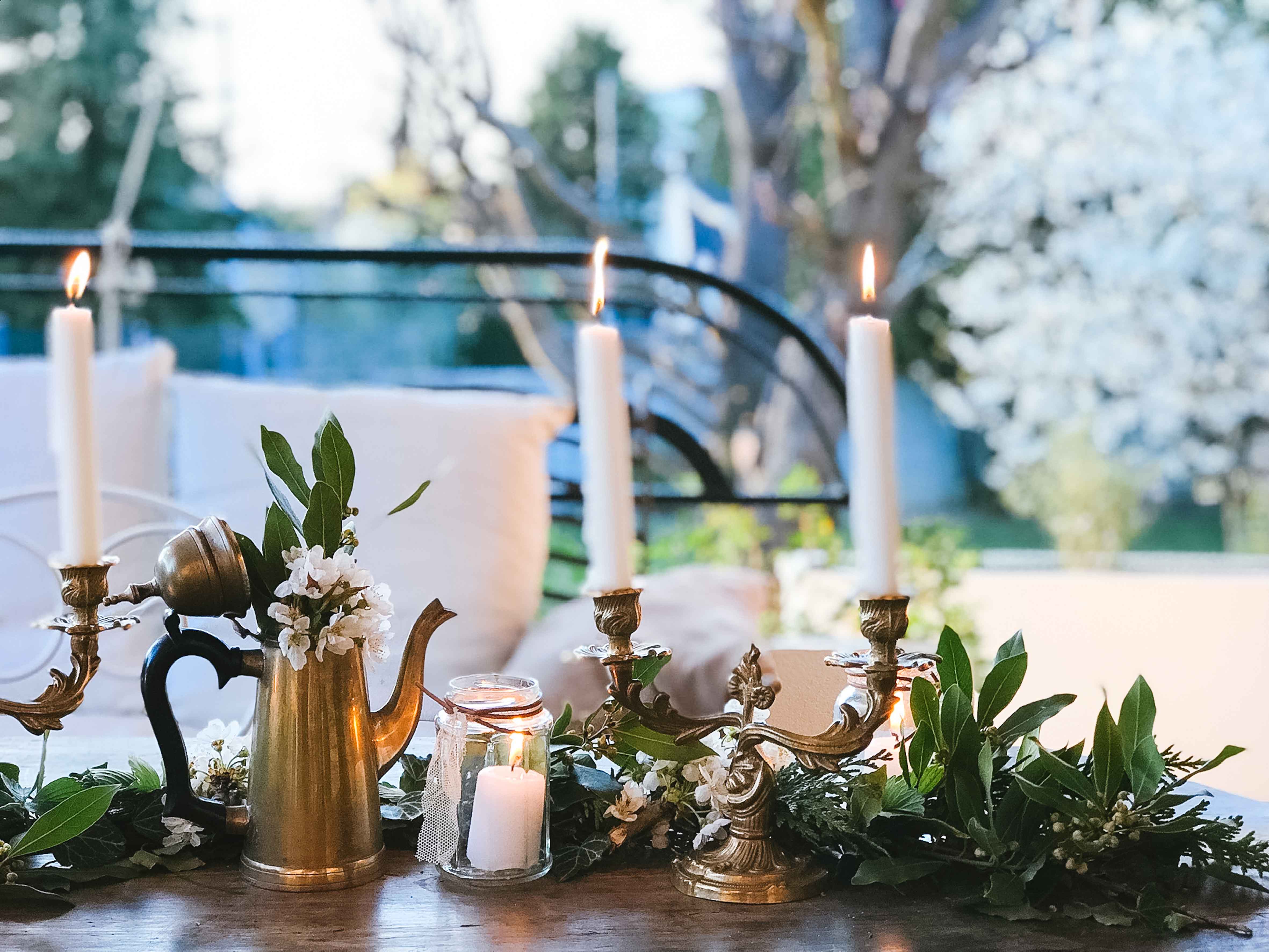 decoration-vegetale-chemin-table-mariage-fleurs